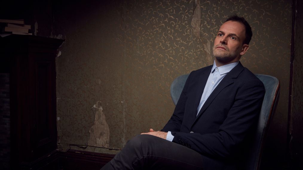 "Holmes" Johnny Lee Miller joins "The Crown Season 5" and will play former British Prime Minister John Major.