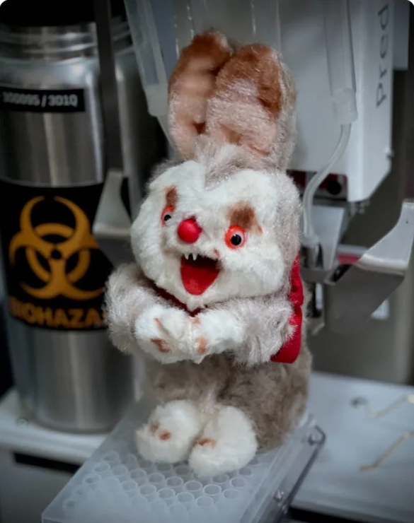 Marvel's new film "Ant-Man and the Wasp: Quantumania" starts shooting, director Peyton Reed shares the shooting scene photos.