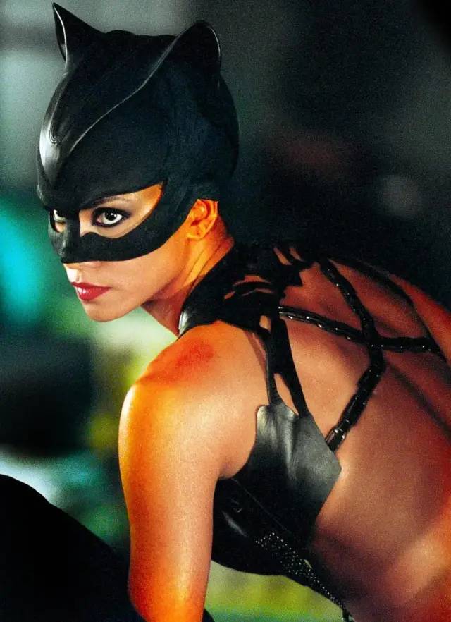 The black version of Batgirl and Superman have confirmed , DC is going to be "blackened"?