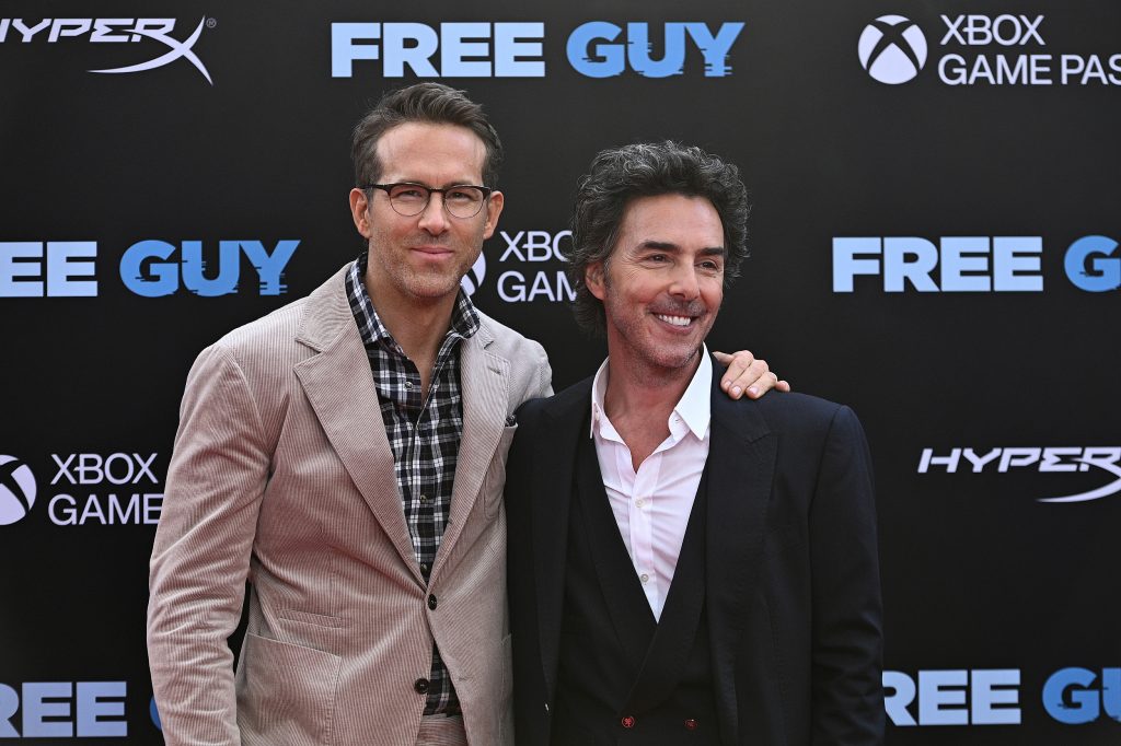 "Free Guy" premiere red carpet photos, Ryan Reynolds and his wife sweet show affection