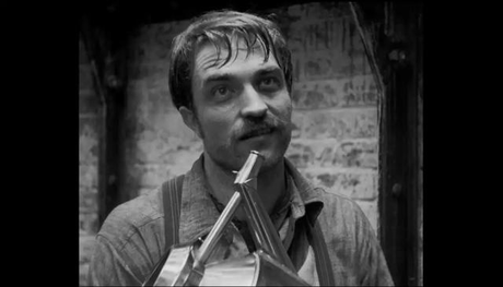 "The Lighthouse" takes you to feel the primitive fear in the ancestral image