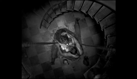 "The Lighthouse" takes you to feel the primitive fear in the ancestral image