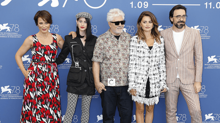 "Madres Paralelas" held a press conference, Almodóvar debuted with two heroines