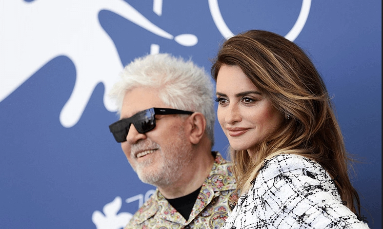 "Madres Paralelas" held a press conference, Almodóvar debuted with two heroines
