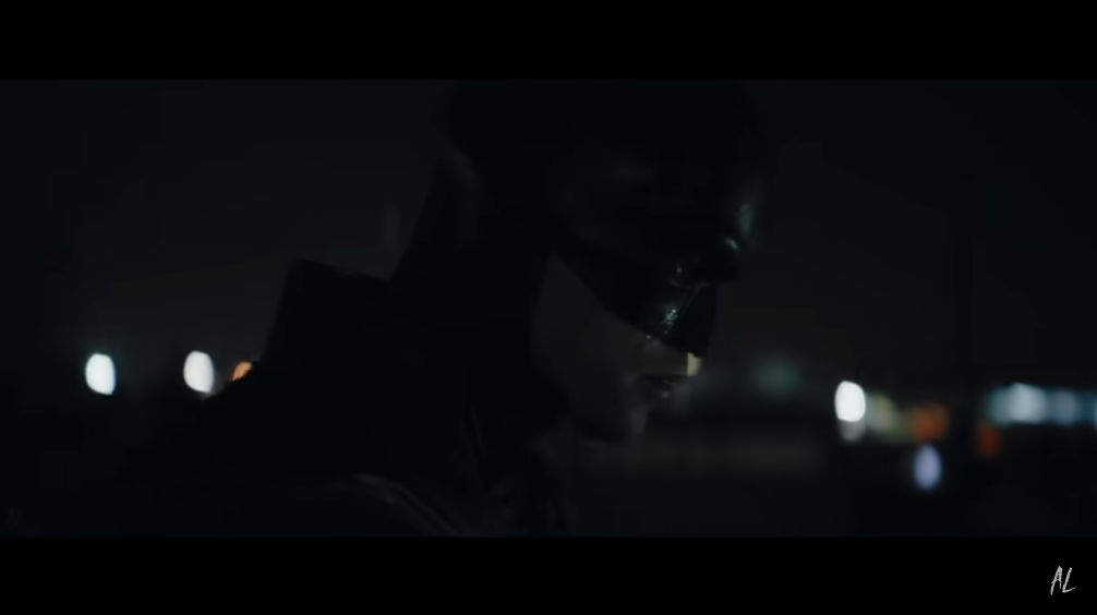 The new version of "The Batman" reveals behind-the-scenes photos, and the trailer reveals Batman's outfit