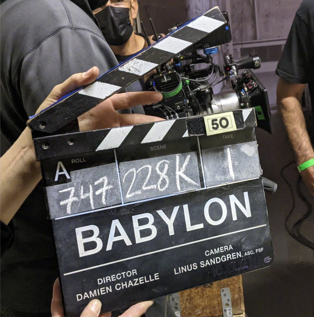 "Babylon"：Damien Chazelle shared the shooting ending photos of the new film, Brad Pitt & Margot Robbie collaborated