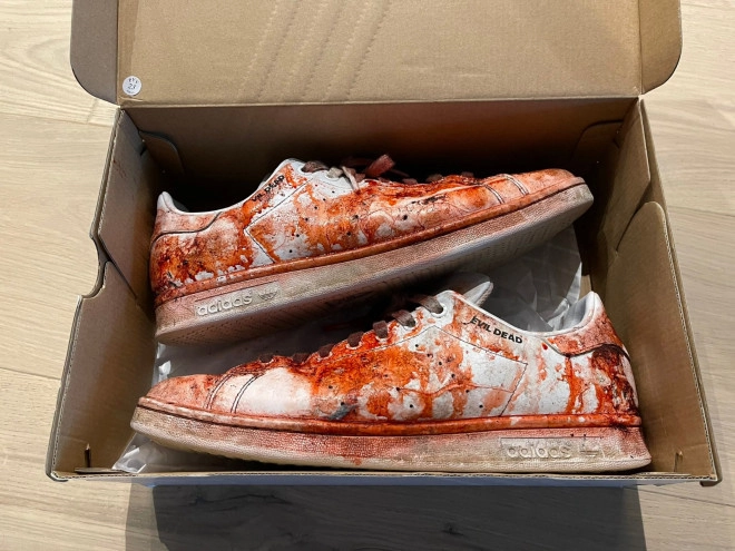 "Evil Dead Rise" officially ends shooting, Lee Cronin exposes bloody behind-the-scenes photos