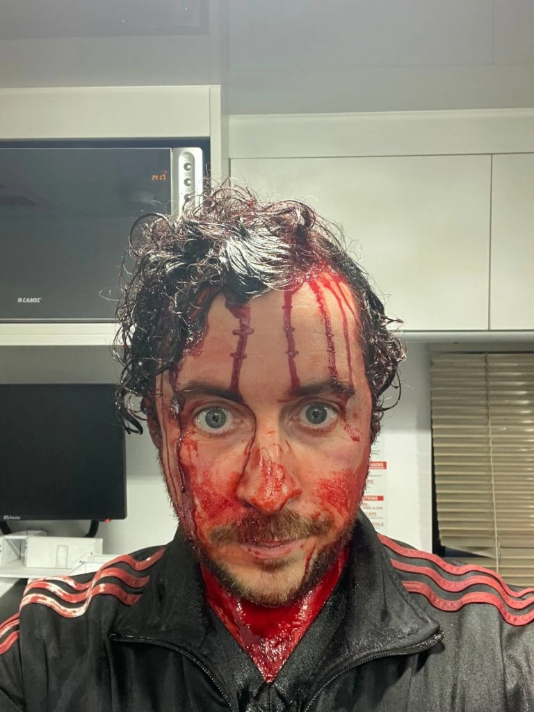 "Evil Dead Rise" officially ends shooting, Lee Cronin exposes bloody behind-the-scenes photos