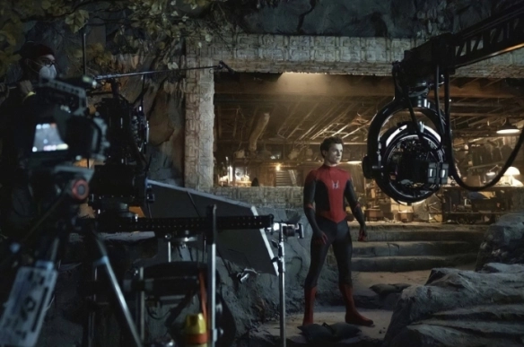 "Spider-Man: No Way Home": Multiple new stills and set photos exposed, Spider-Man was caught