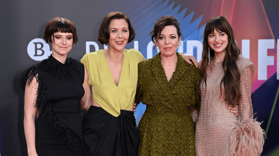 "The Lost Daughter" premiered in London, Dakota Johnson's stunning look back astounded the audience