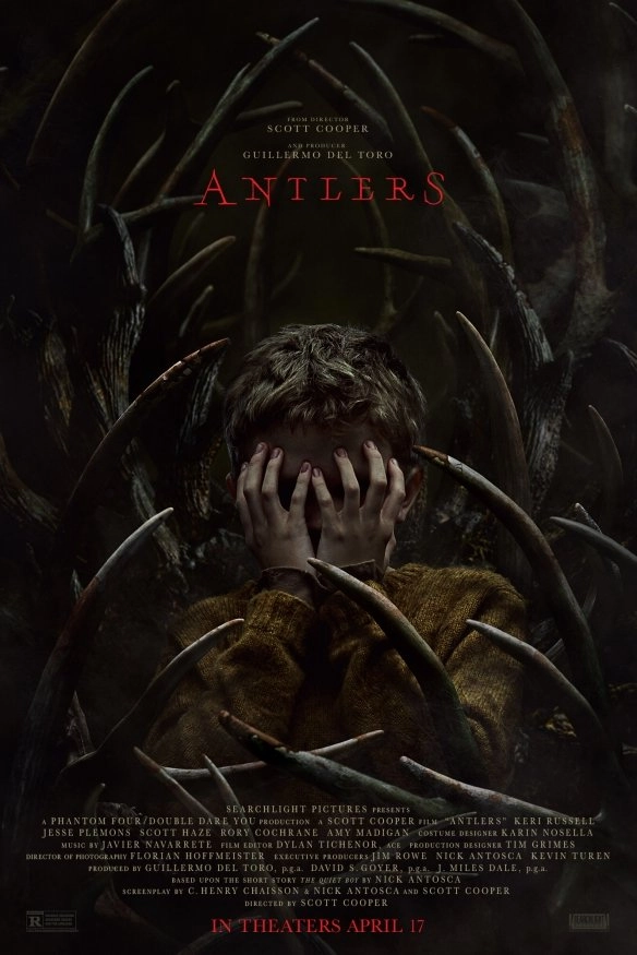 The supernatural horror film "Antlers" exposes Official Exclusive Clip, where forest monsters attack humans!