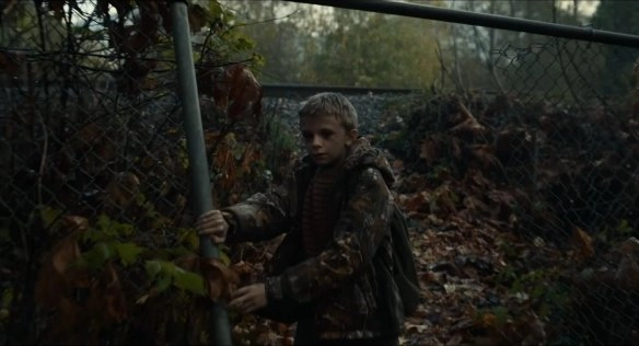 The supernatural horror film "Antlers" exposes Official Exclusive Clip, where forest monsters attack humans!