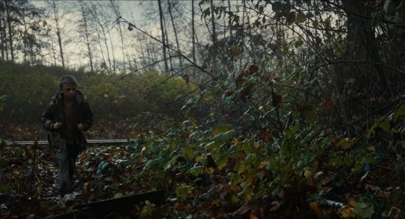 The supernatural horror film "Antlers" exposes Official Exclusive Clip, where forest monsters attack humans!