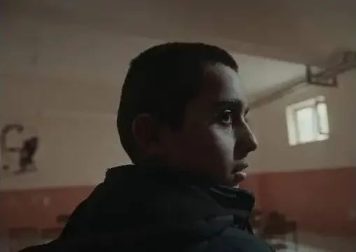 "Brother's Keeper": The film uses a seemingly everyday story to make a sharp satire on bureaucracy and authority!