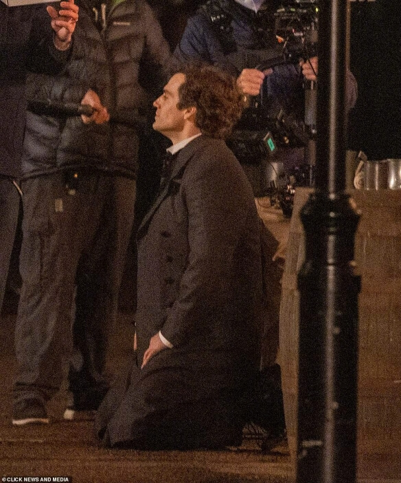 "Enola Holmes 2" set shot, Henry Cavill filming a drunk scene on the set