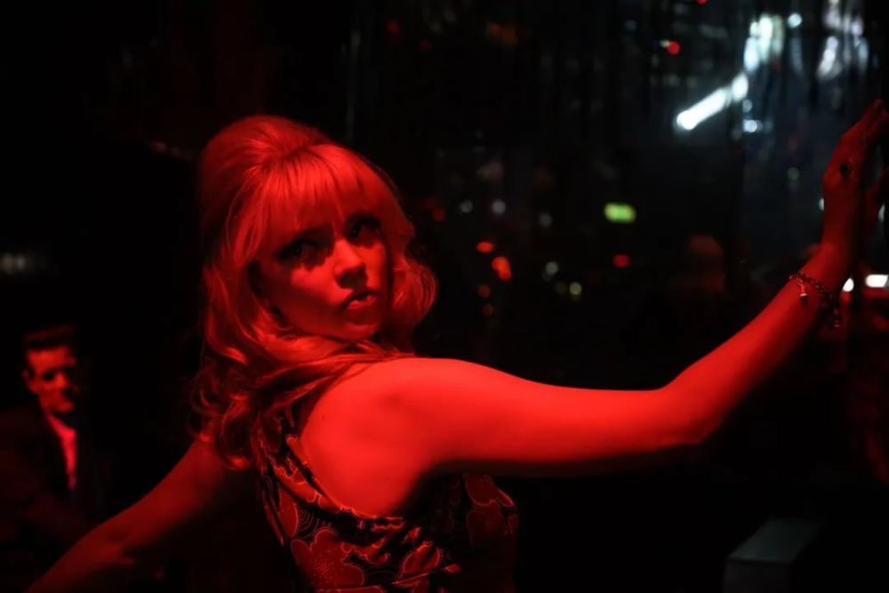 "Last Night in Soho": The dark crisis behind the bustling, the ending has a surprising reversal