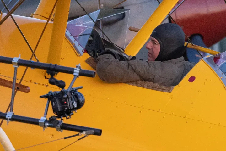 "Mission Impossible 8": 59-year-old Tom Cruise performs thrilling stunts at 2000 feet in spite of danger