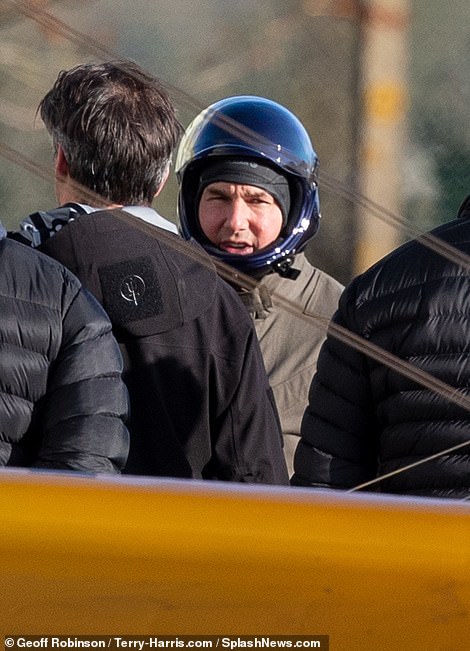 "Mission Impossible 8": 59-year-old Tom Cruise performs thrilling stunts at 2000 feet in spite of danger