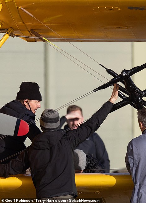 "Mission Impossible 8": 59-year-old Tom Cruise performs thrilling stunts at 2000 feet in spite of danger