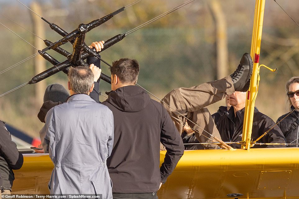 "Mission Impossible 8": 59-year-old Tom Cruise performs thrilling stunts at 2000 feet in spite of danger