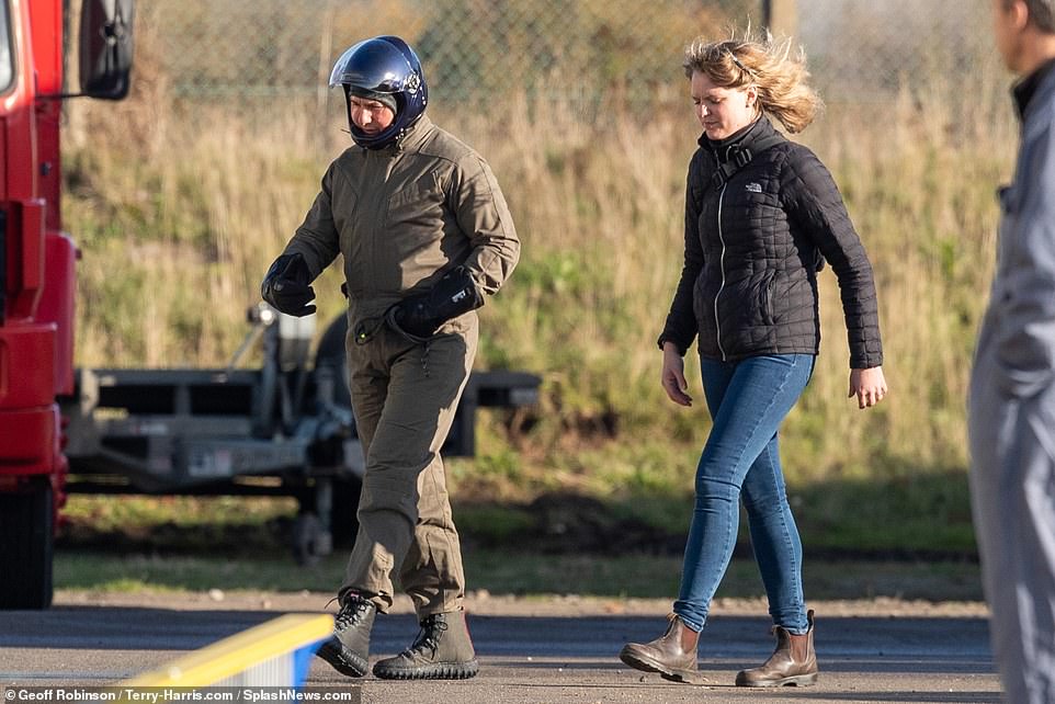 "Mission Impossible 8": 59-year-old Tom Cruise performs thrilling stunts at 2000 feet in spite of danger