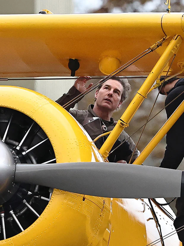 "Mission Impossible 8": 59-year-old Tom Cruise performs thrilling stunts at 2000 feet in spite of danger