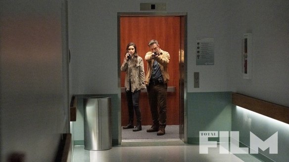 "Scream 5" released new stills, and the ghost mask killer appeared on the cover of the new issue of "Total Film"!