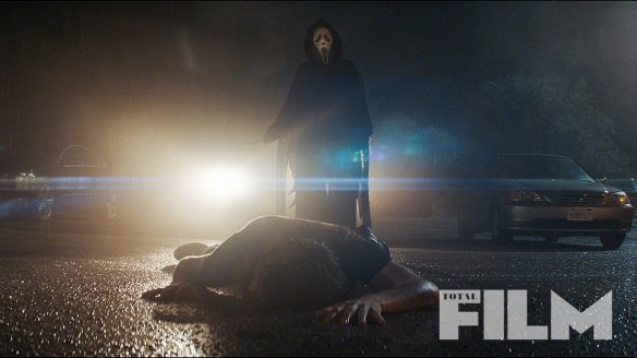 "Scream 5" released new stills, and the ghost mask killer appeared on the cover of the new issue of "Total Film"!