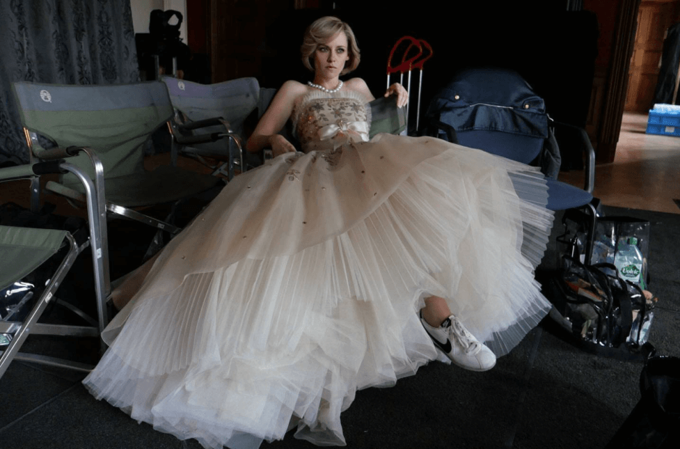 "Spencer" exposed massive behind-the-scenes photos, Kristen Stewart staged a gorgeous "fashion show"