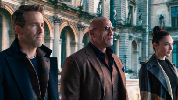 The word-of-mouth ban of "Red Notice" is lifted, Rotten Tomatoes are 43%, and the audience score is 95%