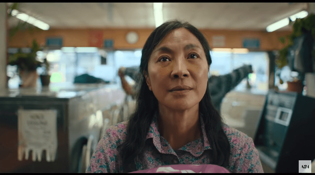 "Everything Everywhere All at Once" release the official trailer, Michelle Yeoh travels through the multiverse to save the world!
