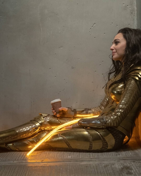 Gal Gadot shares behind-the-scenes photos of Wonder Woman 1984 I look forward to shooting a sequel-6