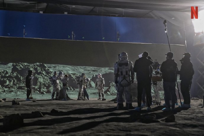 Sci-fi thriller Korean drama The Silent Sea reveals new stills-4