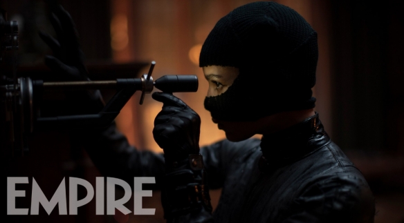 "The Batman" new stills exposed: Catwoman looks mysterious in a black dress