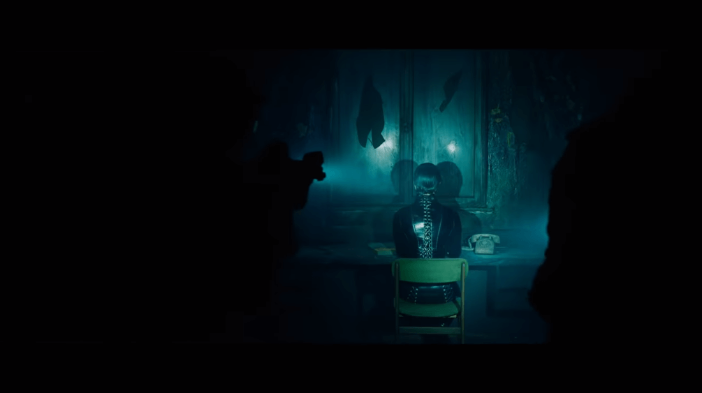 "The Matrix Resurrections" releases new trailer and IMAX poster