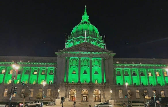 The US Premiere of "The Matrix Resurrections": The whole city turns green into "Matrix Green"!
