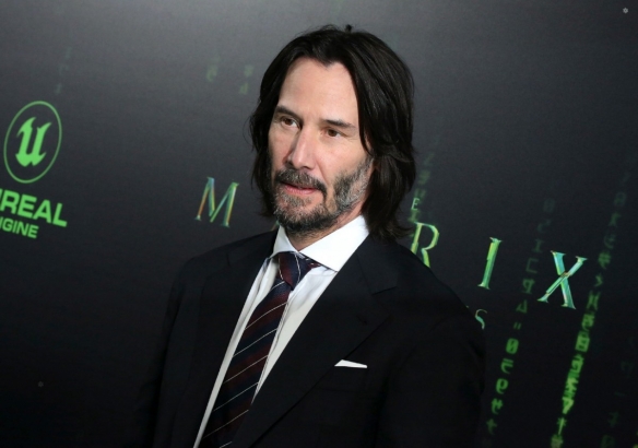 The US Premiere of "The Matrix Resurrections": The whole city turns green into "Matrix Green"!