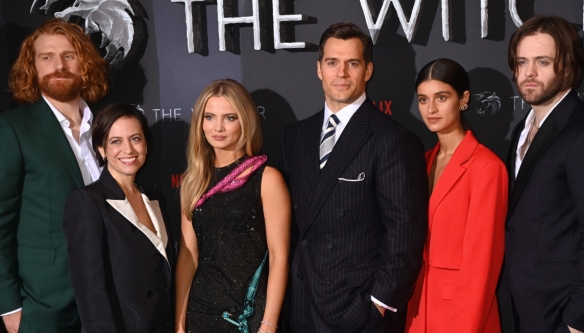 The crew of "The Witcher Season 2" attended the premiere, and Henry Cavill was still handsome!