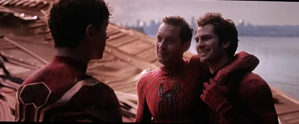 Fans have begun to suggest that Marvel get a "three generations of Hulk in the same frame"!