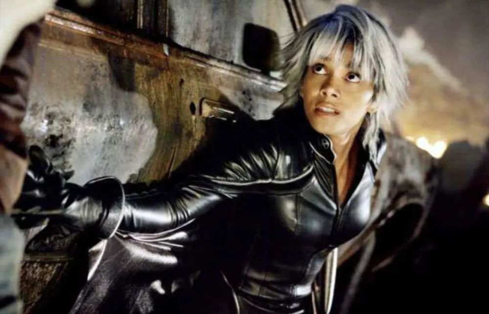 Fans have begun to suggest that Marvel get a "three generations of Hulk in the same frame"!