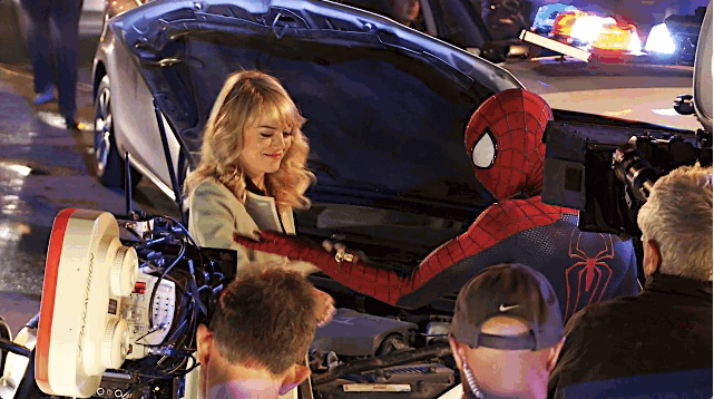 Garfield and Maguire sneaked to the theater to watch the premiere of "Spider-Man: No Way Home", but no one noticed them!