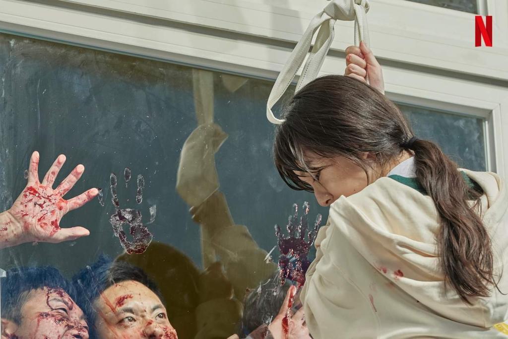 Korean zombie drama All of Us Are Dead released for the first time stills it will be launched on Netflix on 1.28-6