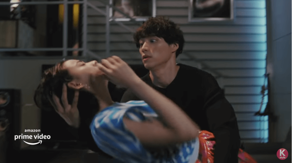 The Japanese drama version of 星から来たあなた released a preview it will be launched on Amazon on February 23 this year-13