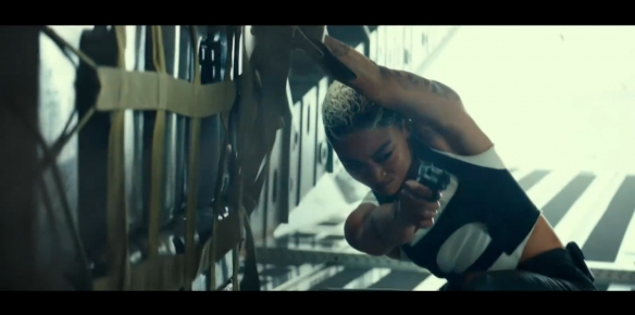 "Uncharted" releases "Plane Fight" segment, Tom Holland's super-burning action life and death duel