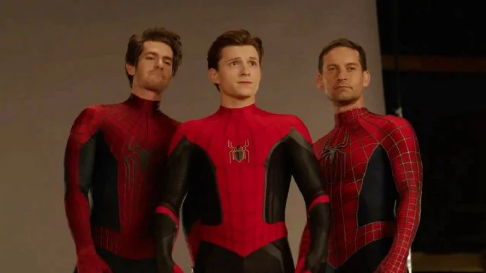 Behind-the-scenes video of the three Spider-Man in the same frame