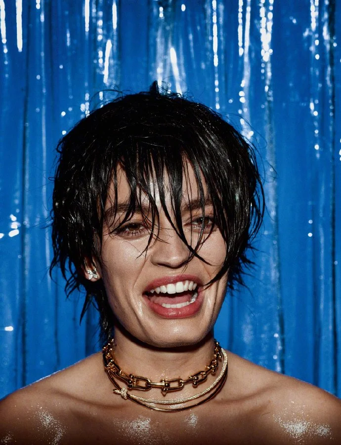 death-on-the-nile-released-emma-mackeys-flaunt-new-issue-photo-10