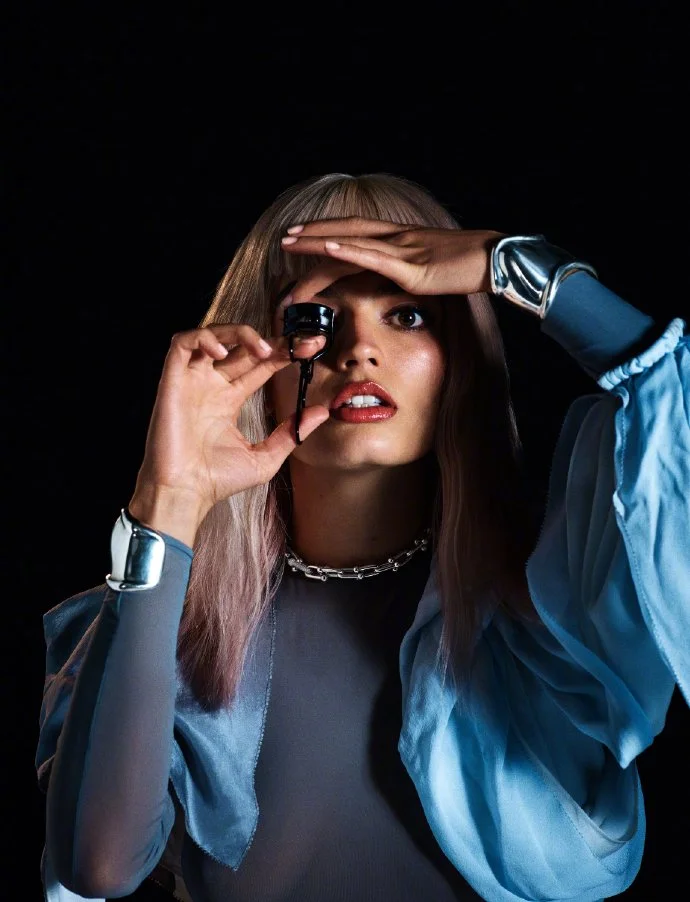 death-on-the-nile-released-emma-mackeys-flaunt-new-issue-photo-4