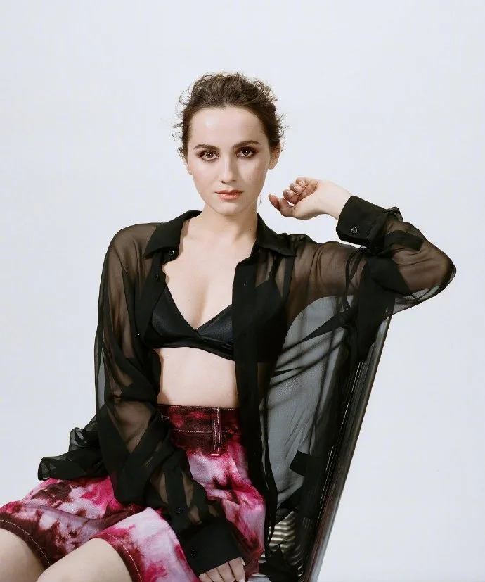 Maude Apatow ("Euphoria") Photo ​​​​, February issue of L'Officiel magazine US