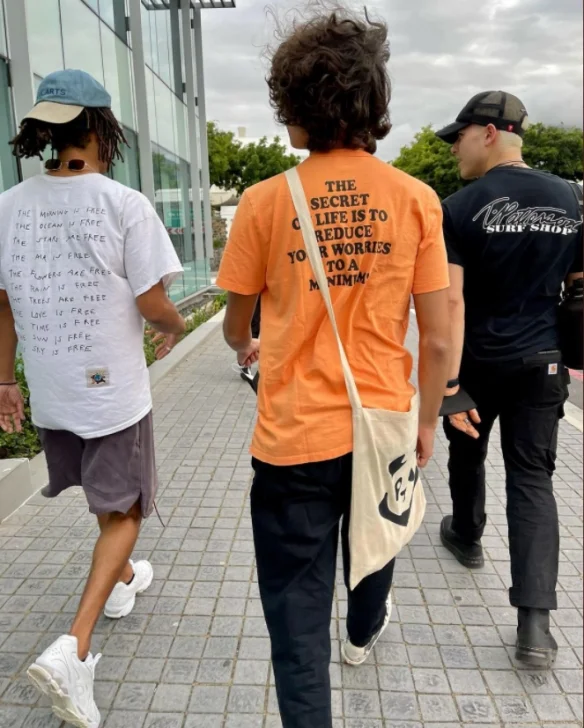 Netflix's "One Piece" live-action American drama officially started shooting, and the official set photos were released!