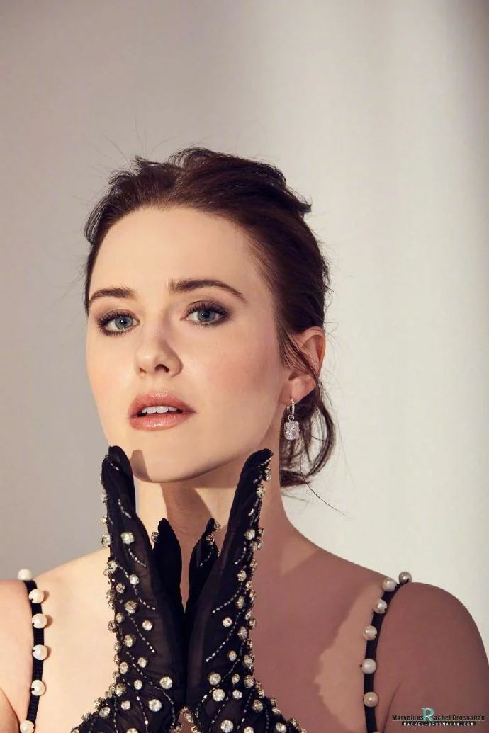 the-marvelous-mrs-maisel-season-4-rachel-brosnahan-stylecaster-photo-15